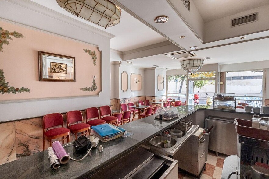 Pdta Francisco Javier Cob, 18, Granada, Granada for sale - Interior Photo - Image 2 of 16