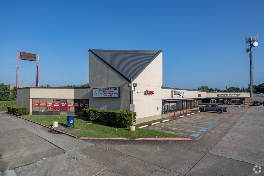 8101 Airport Blvd, Houston, TX for lease - Building Photo - Image 1 of 9