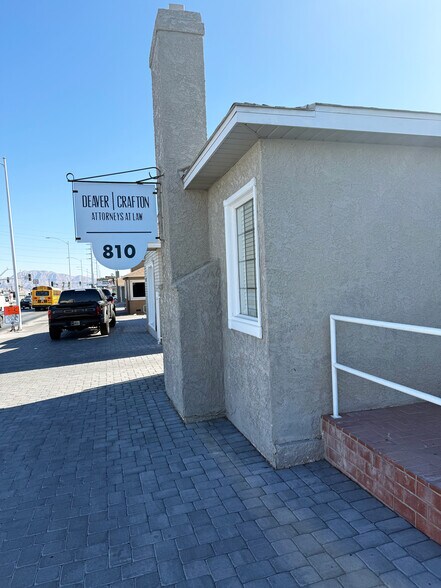 810 E Charleston Blvd, Las Vegas, NV à vendre - Photo du bâtiment - Image 2 de 11