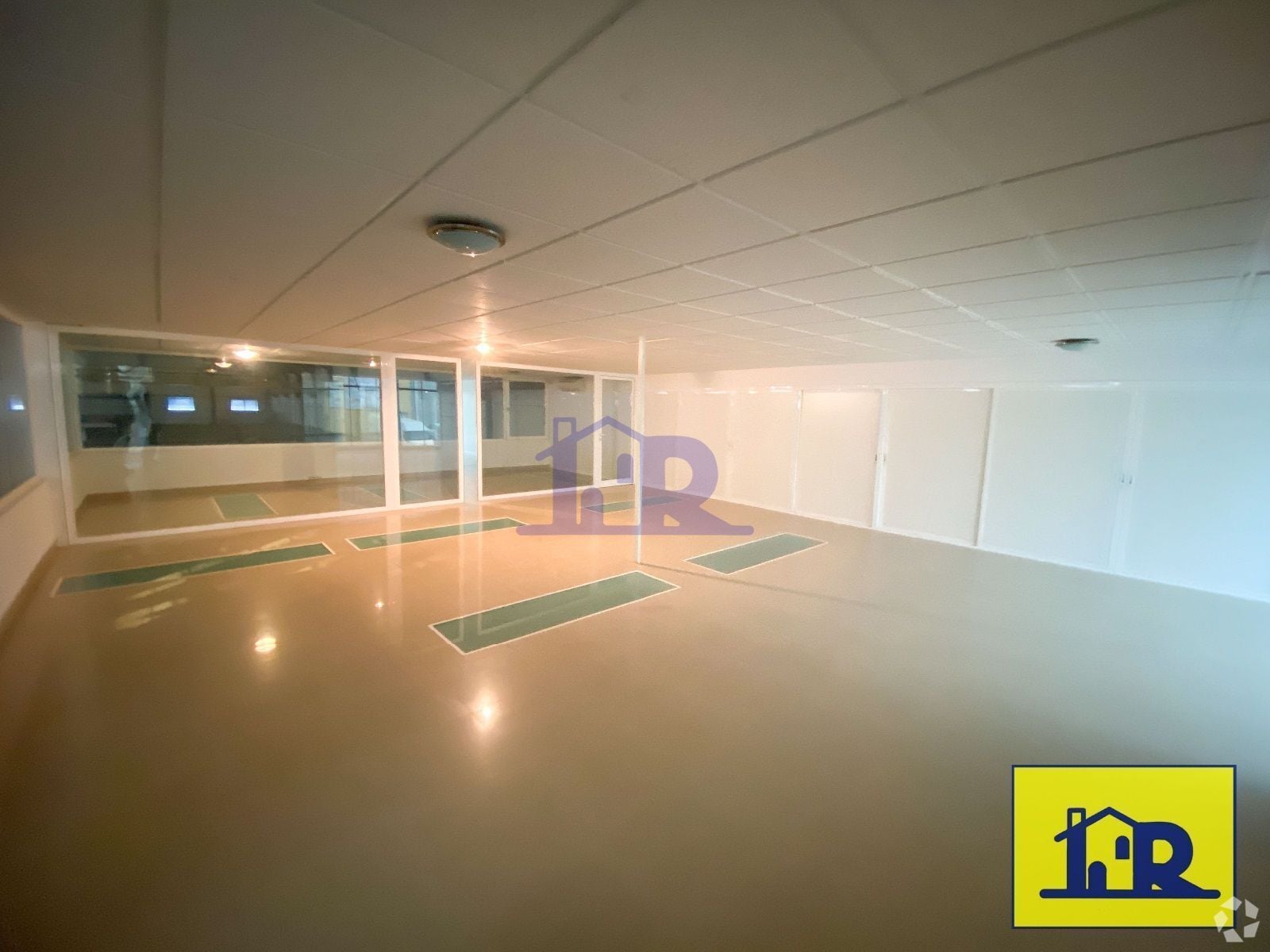 Office in Cuenca, Cuenca for lease Interior Photo- Image 1 of 5