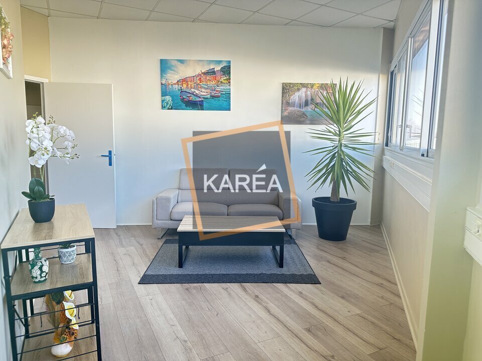 Office in Meaux for lease Interior Photo- Image 1 of 6