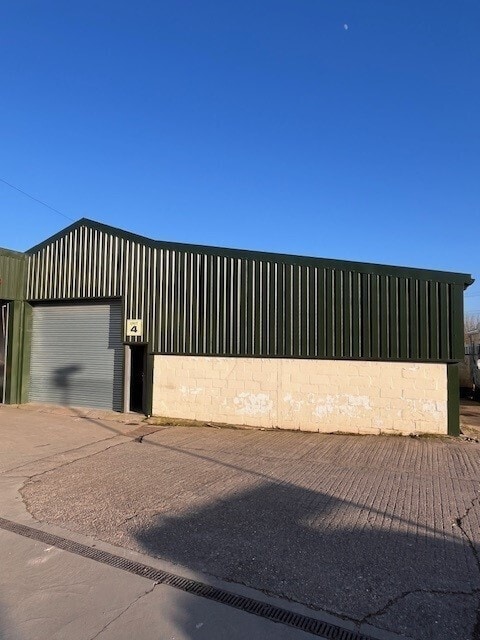 Unit 4 Old Barn Farm, Rosliston Rd, Swadlincote for lease Primary Photo- Image 1 of 4
