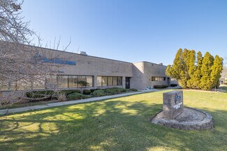 Plus de détails pour 60 Executive Blvd, Farmingdale, NY - Industriel à vendre