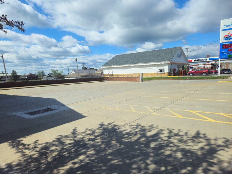 600 Main St, Wintersville, OH à louer - Photo du bâtiment - Image 2 de 10