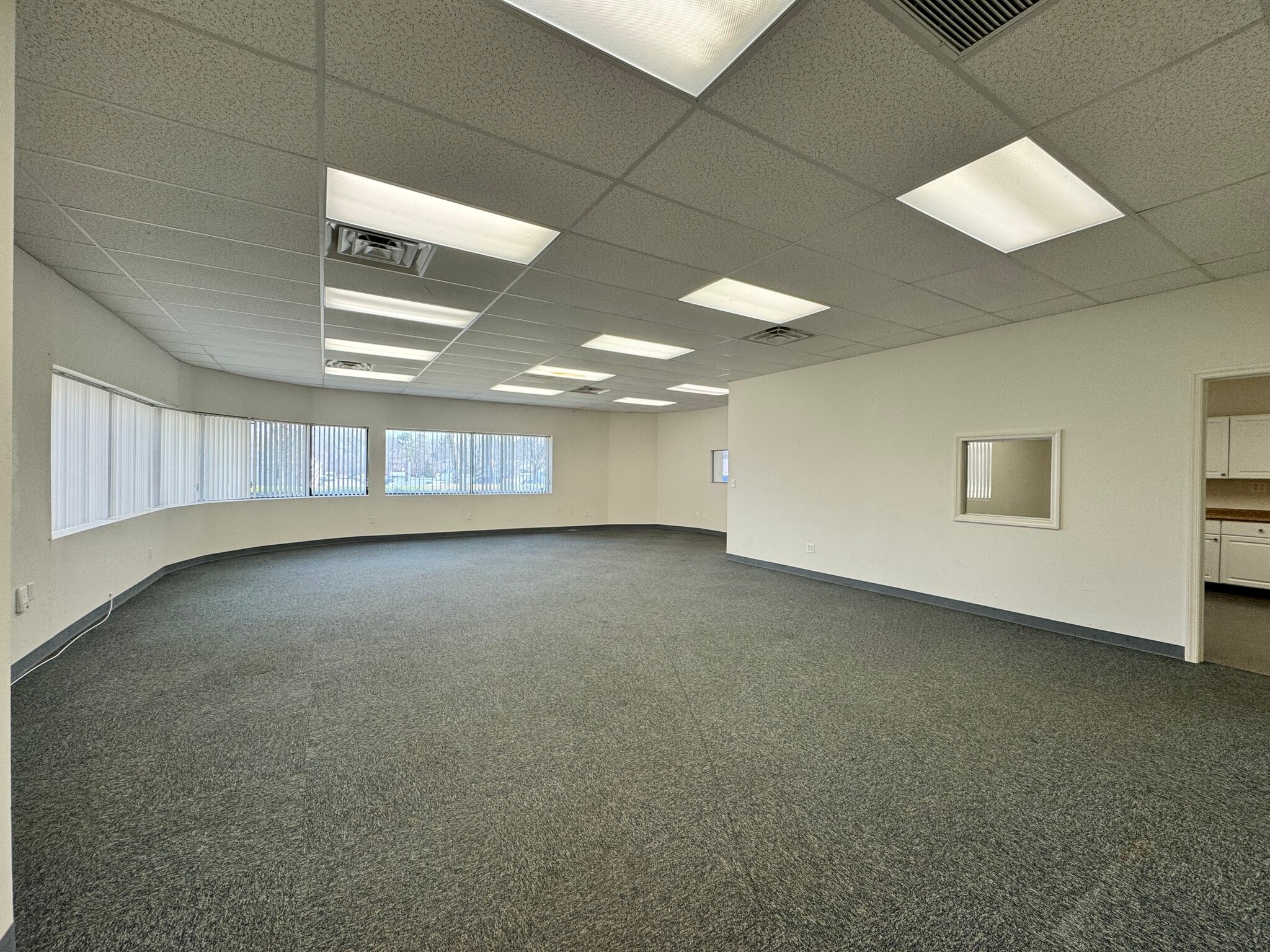 1320 Lincoln Ave, Holbrook, NY à louer Photo intérieure- Image 1 de 6