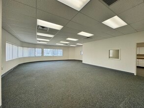 1320 Lincoln Ave, Holbrook, NY à louer Photo intérieure- Image 1 de 6