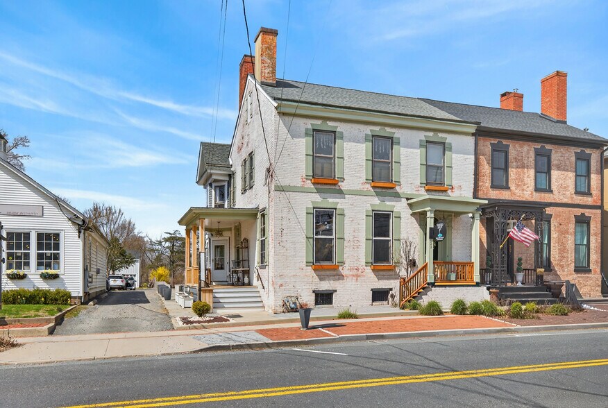 22 S Main St, Allentown, NJ à vendre - Photo du bâtiment - Image 3 de 45