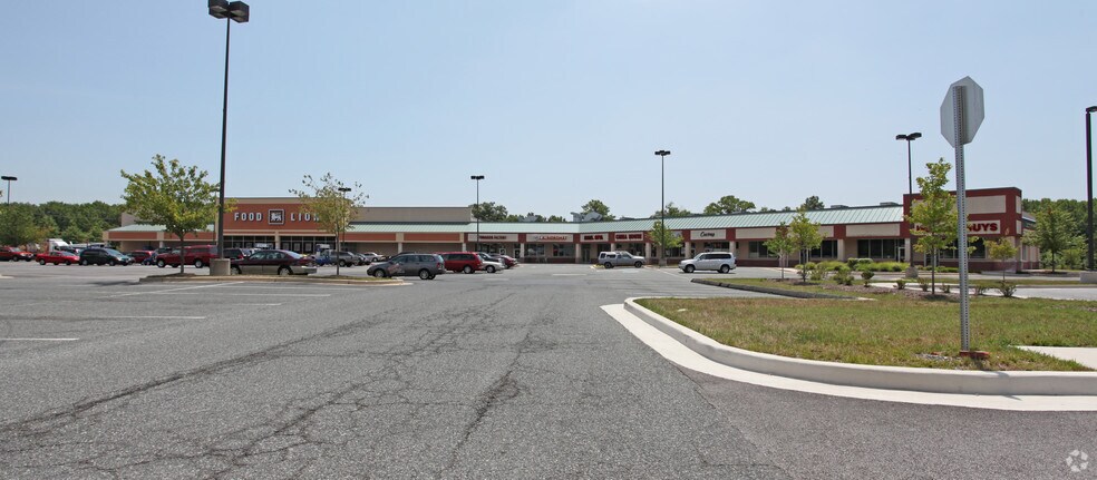 1543-1565 Hyde Park Rd, Essex, MD à louer - Photo du bâtiment - Image 2 de 3