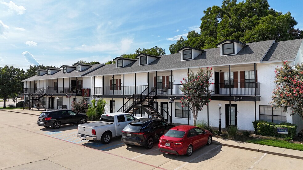 405 S Elm St, Denton, TX à vendre - Photo du bâtiment - Image 3 de 9