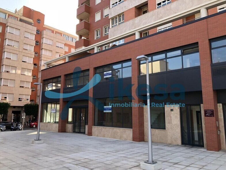 Commerce de détail dans Almería à vendre - Photo du bâtiment - Image 2 de 14