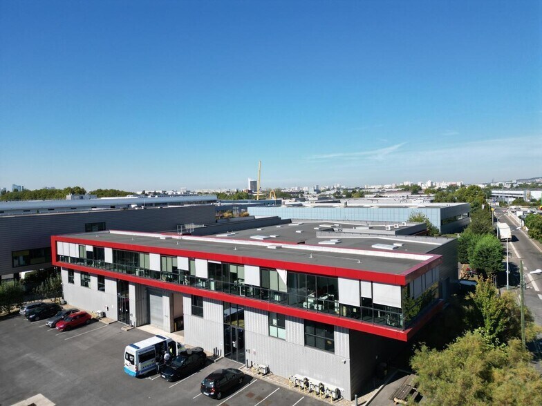 Office in Gennevilliers for lease - Building Photo - Image 3 of 10
