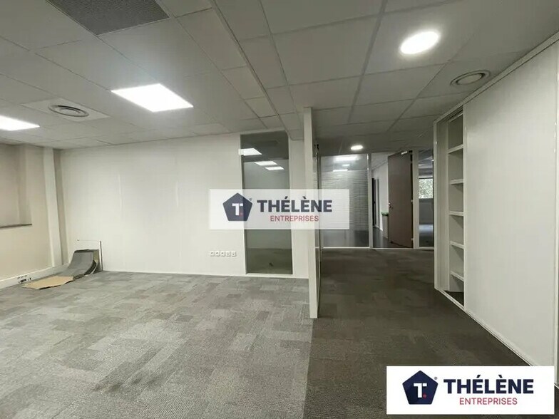 Office in Montpellier for lease - Interior Photo - Image 2 of 12