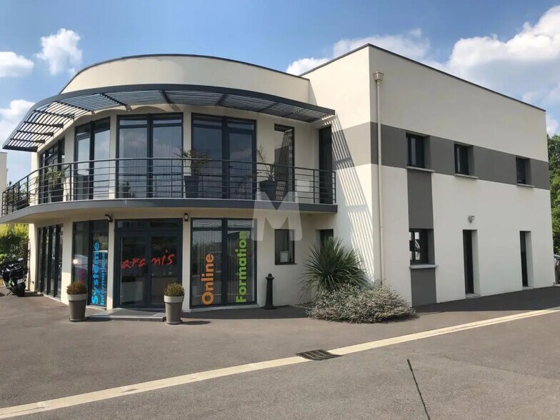 Flex dans Saint-Pierre-du-Perray à louer - Photo du bâtiment - Image 2 de 10