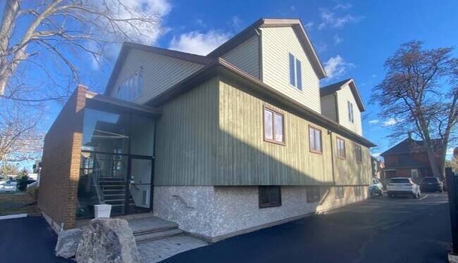 More details for 171 Division St, Welland, ON - Office for Sale