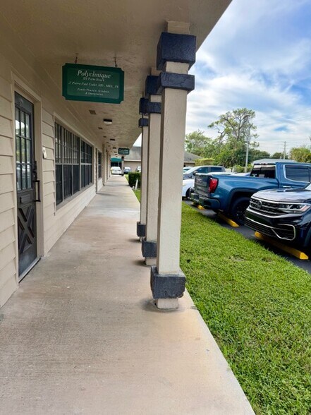5353 W Atlantic Ave, Delray Beach, FL à vendre - Photo du bâtiment - Image 2 de 18