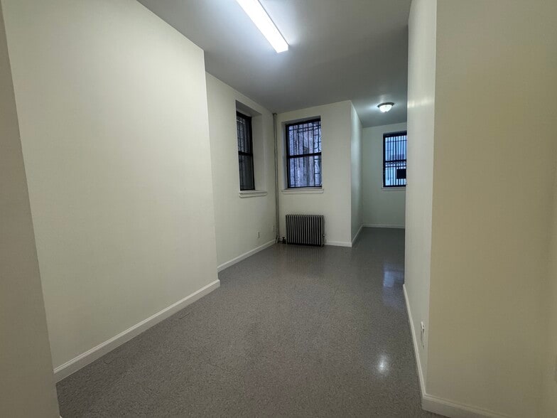 951 Manhattan Ave, Brooklyn, NY for lease - Building Photo - Image 3 of 7