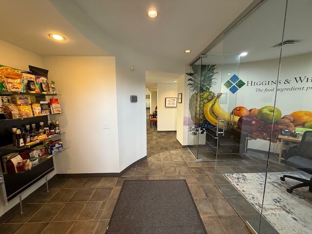 8400 Brookfield Ave, Brookfield, IL for sale - Interior Photo - Image 3 of 14