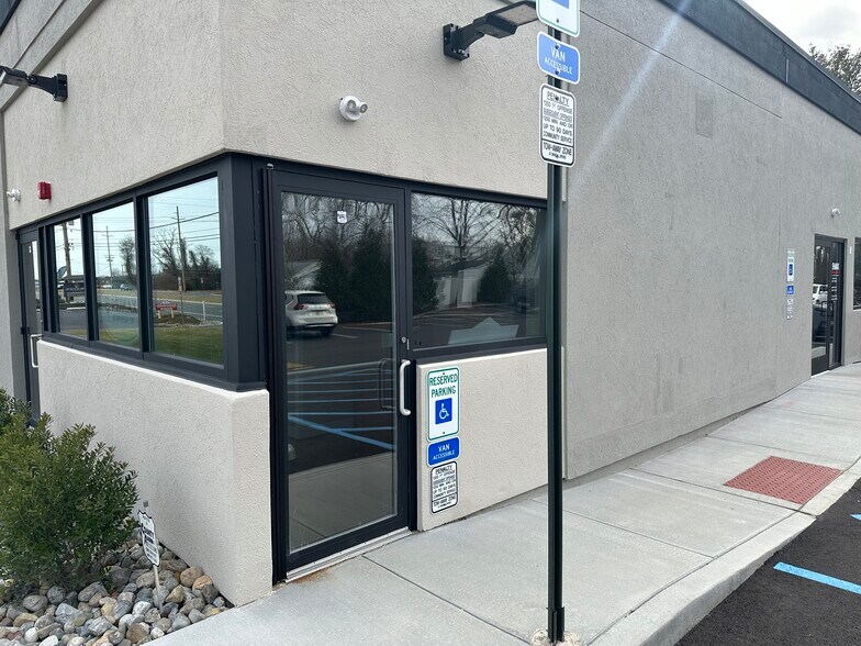 1717 Route 37 E, Island Heights, NJ à louer - Photo principale - Image 1 de 1