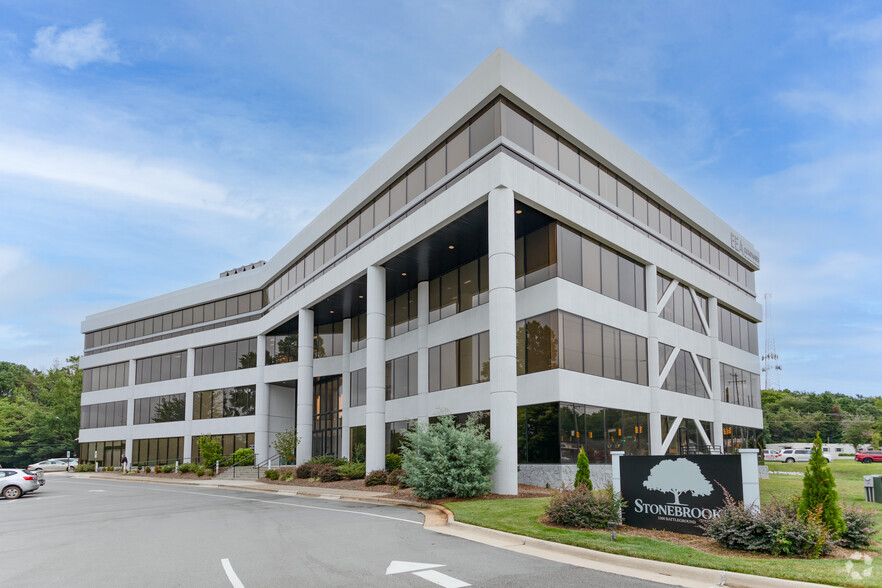 3300 Battleground Ave, Greensboro, NC for lease - Building Photo - Image 1 of 17