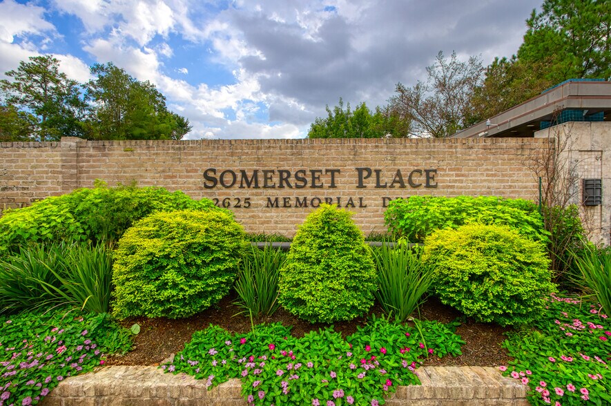 12625 Memorial Drive - SOMERSET PLACE portefeuille de 12 propriétés à vendre sur LoopNet.ca - Photo du bâtiment - Image 3 de 32