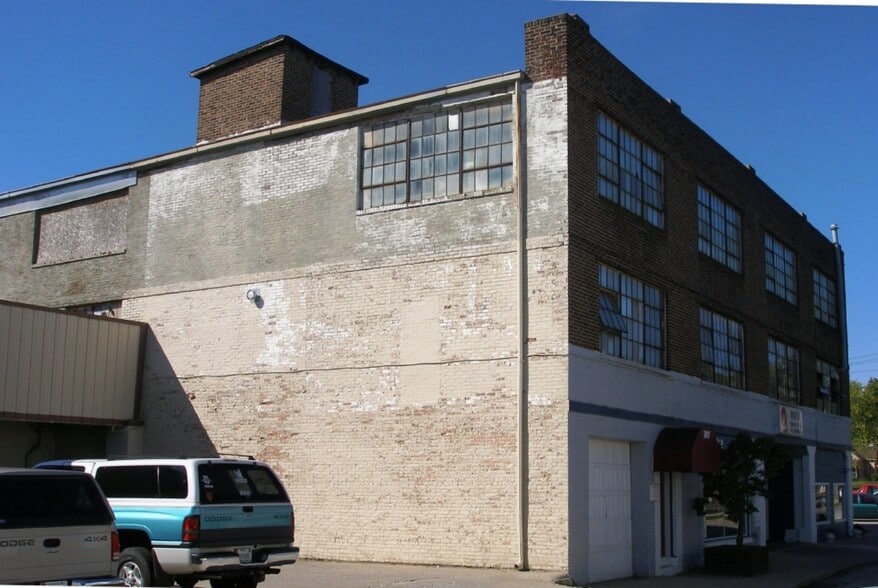 3 in 1 Commercial Development portfolio of 2 properties for sale on LoopNet.ca - Building Photo - Image 2 of 4