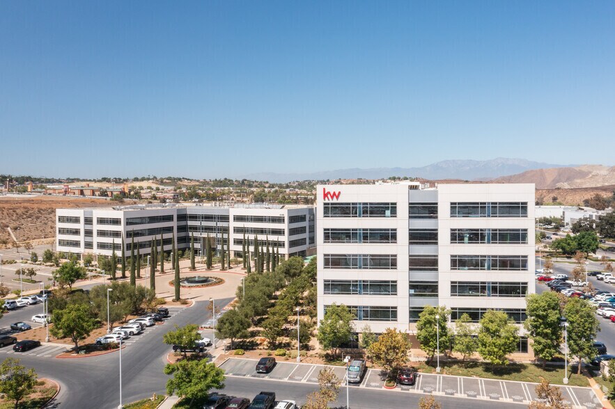 4160 Temescal Canyon Rd, Corona, CA à louer - Photo du bâtiment - Image 3 de 9