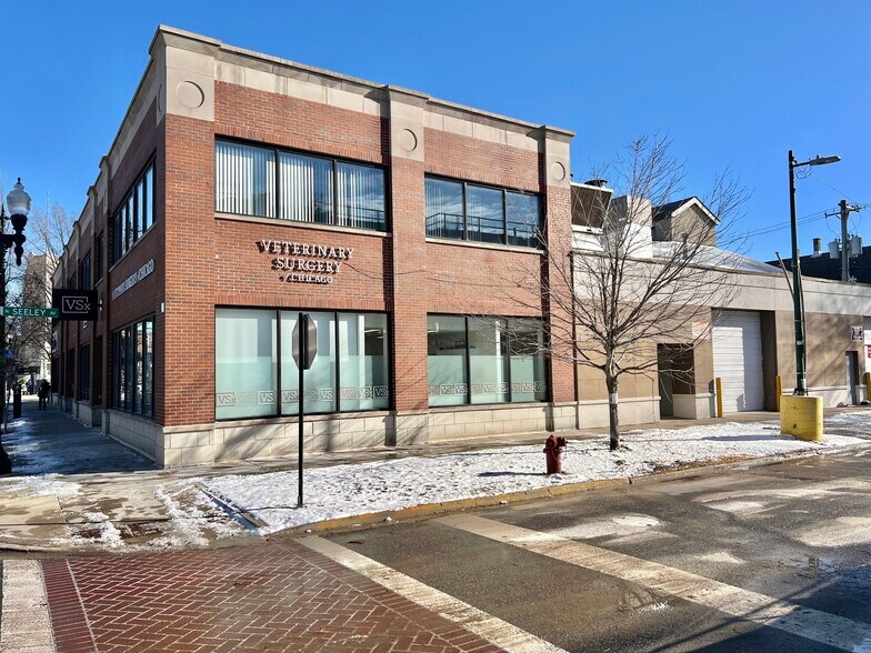 2015-2019 W Irving Park Rd, Chicago, IL à louer - Photo du bâtiment - Image 3 de 6