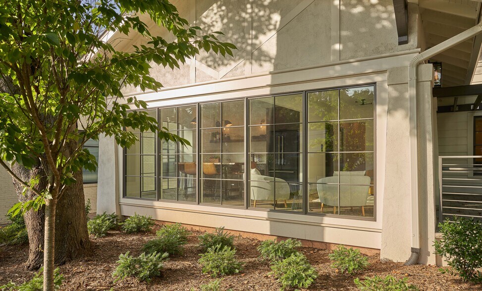 1015 East Blvd, Charlotte, NC à louer - Photo du bâtiment - Image 2 de 6