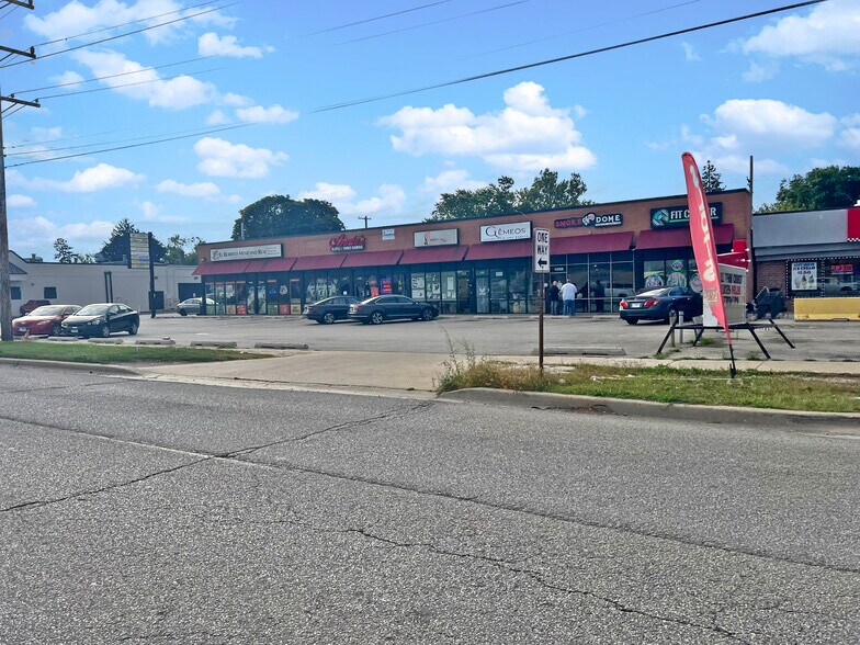 109-119 W Grand Ave, Melrose Park, IL à vendre - Photo du bâtiment - Image 3 de 6