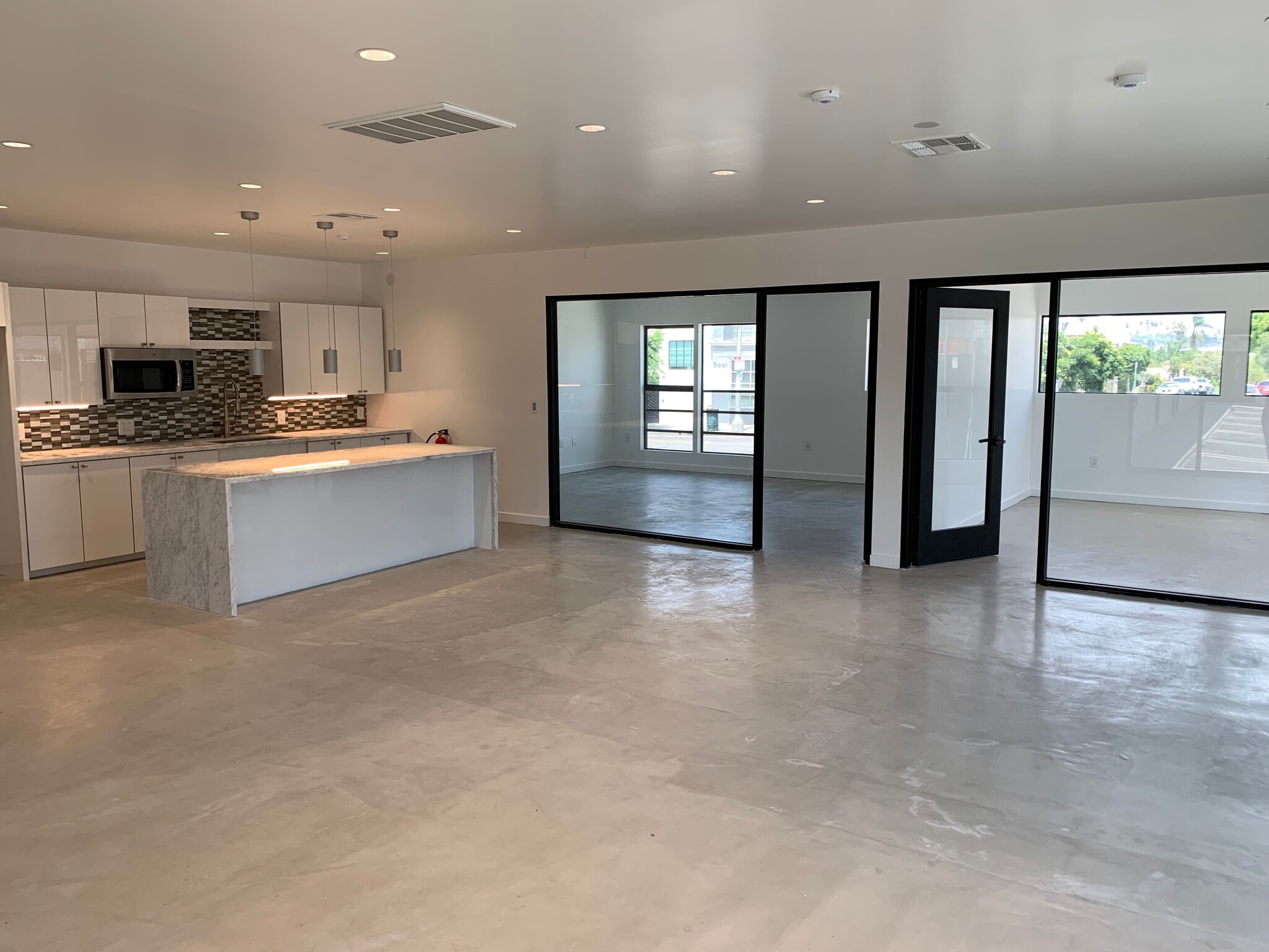 4978 W Washington Blvd, Los Angeles, CA for lease Interior Photo- Image 1 of 19