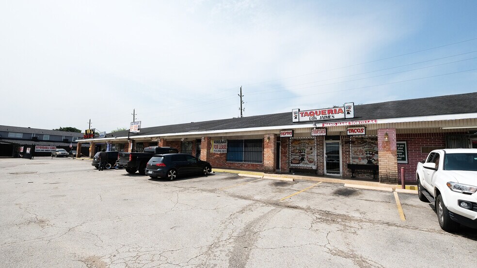 6615-6627 Brittmoore Rd, Houston, TX à louer - Photo du bâtiment - Image 2 de 16