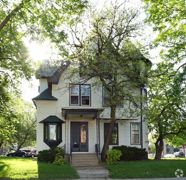 924 S 19th St, Milwaukee, WI à vendre - Photo du bâtiment - Image 3 de 33