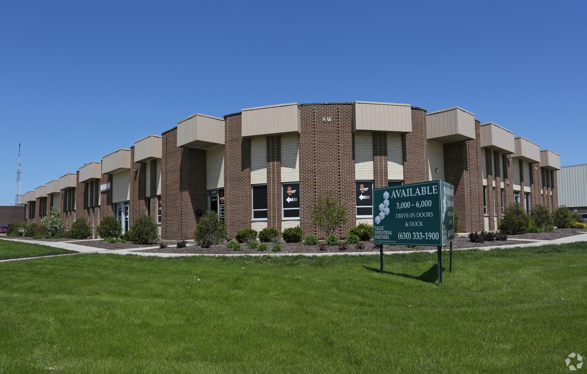 8 W College Dr, Arlington Heights, IL à louer Photo principale- Image 1 de 5