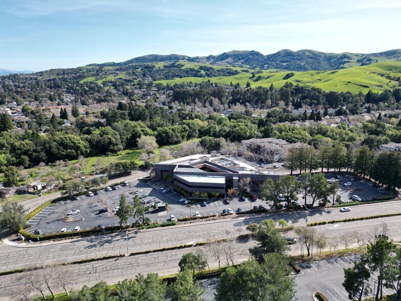 100 Park Pl, San Ramon, CA à louer - Photo du bâtiment - Image 2 de 15