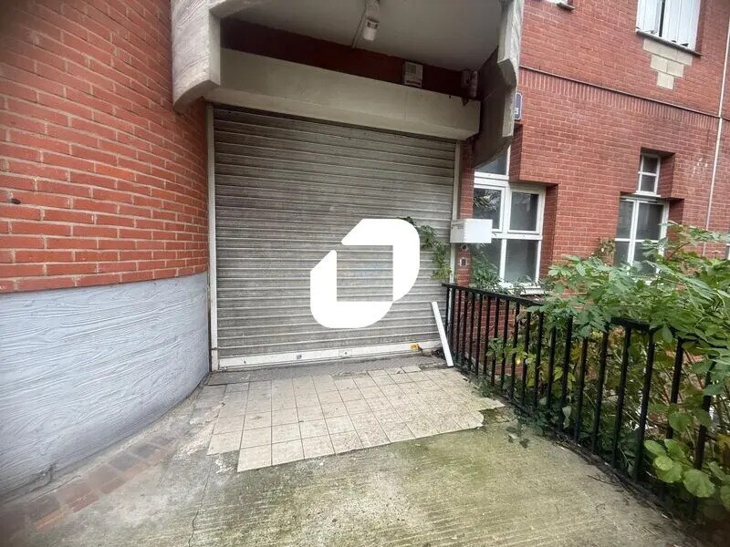 Retail in Cergy for lease Building Photo- Image 1 of 6