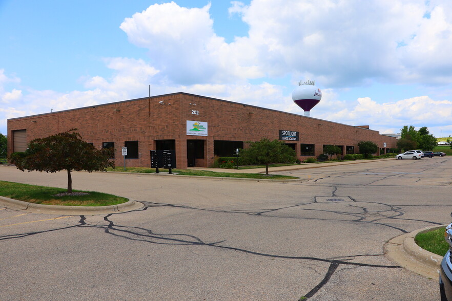 202 Moravian Valley Dr, Waunakee, WI for lease - Building Photo - Image 1 of 4