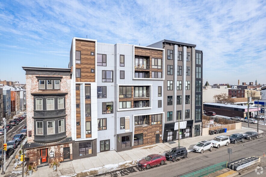 625-627 W Girard Ave, Philadelphia, PA for lease - Building Photo - Image 2 of 12