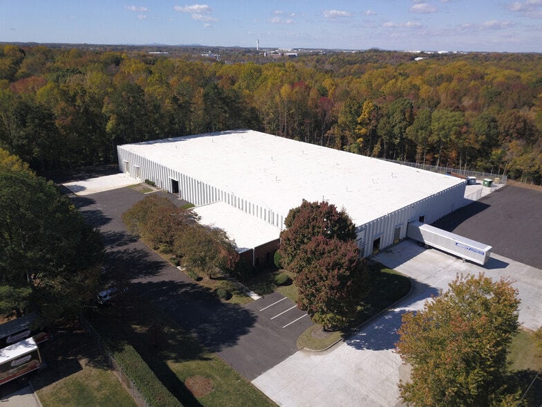 1133 Pressley Rd, Charlotte, NC for lease - Building Photo - Image 2 of 7
