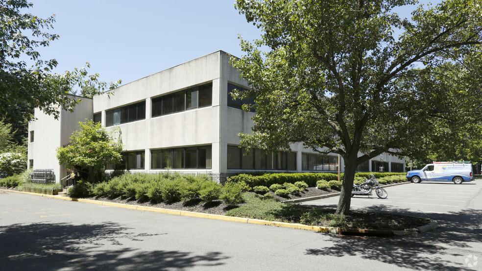 215 Gordons Corner Rd, Manalapan, NJ for lease - Building Photo - Image 3 of 4