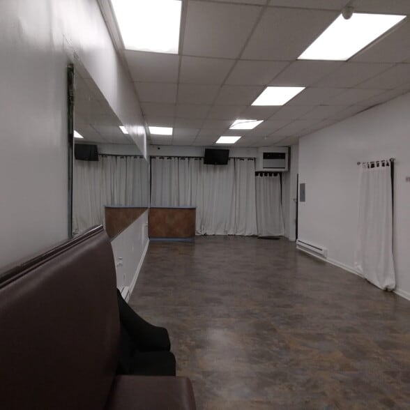 111 Belmont Ave, Brooklyn, NY for lease - Interior Photo - Image 3 of 11