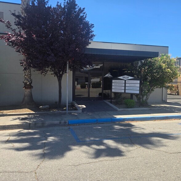 1909 16th St, Bakersfield, CA à louer - Photo du bâtiment - Image 3 de 8