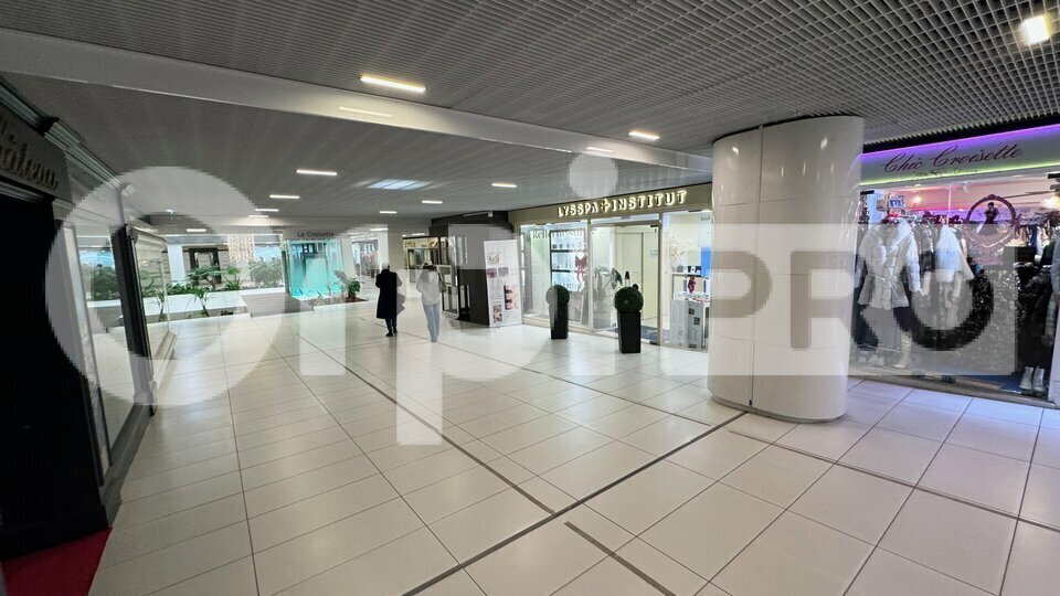 Retail in Cannes for sale - Building Photo - Image 2 of 4