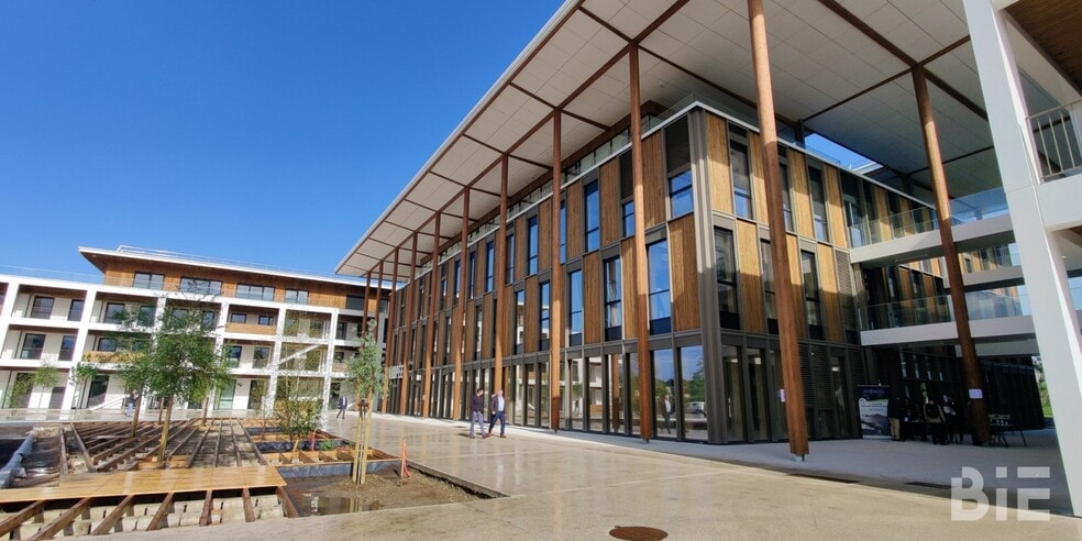 Office in Pessac for lease - Building Photo - Image 2 of 15