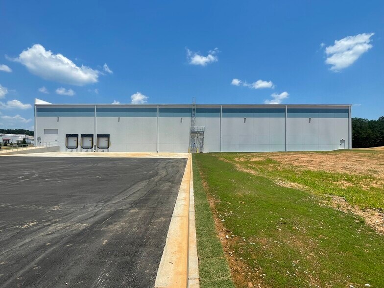1221 Progress Blvd, Elberton, GA à louer - Photo du bâtiment - Image 3 de 4