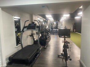 19458 Ventura Blvd, Tarzana, CA for lease Interior Photo- Image 2 of 4