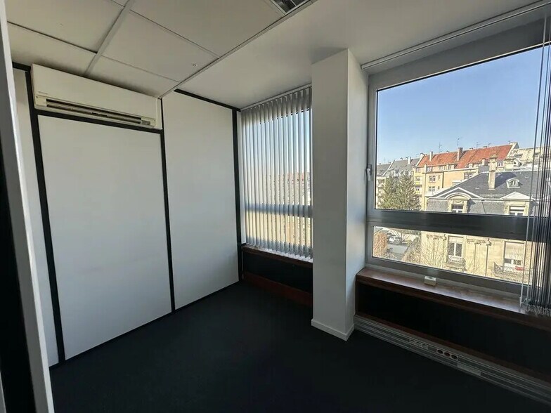 Office in Strasbourg for lease - Building Photo - Image 2 of 9