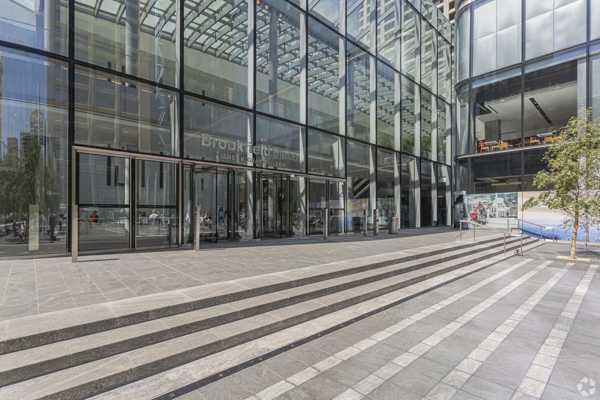 225 6 Av SW, Calgary, AB à louer Photo du bâtiment- Image 1 de 11