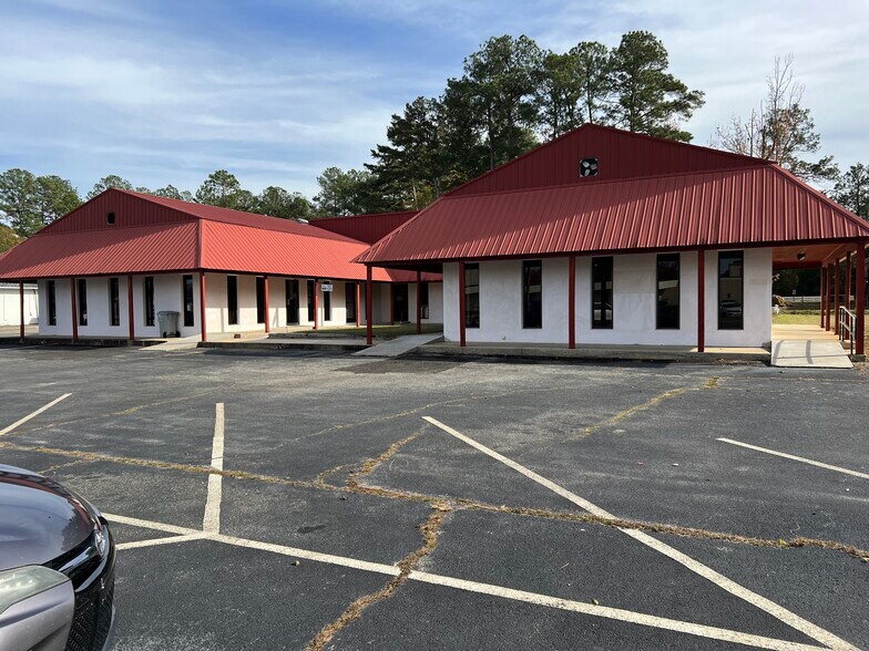 401 Peacock Street, Cochran, GA à vendre - Photo du bâtiment - Image 1 de 15