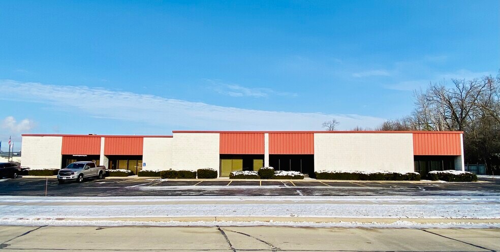 2416 Industrial Dr, Neenah, WI à louer - Photo du bâtiment - Image 3 de 5