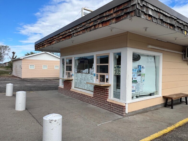 112 McPherson St, Crawford, NE à vendre - Photo du bâtiment - Image 2 de 34
